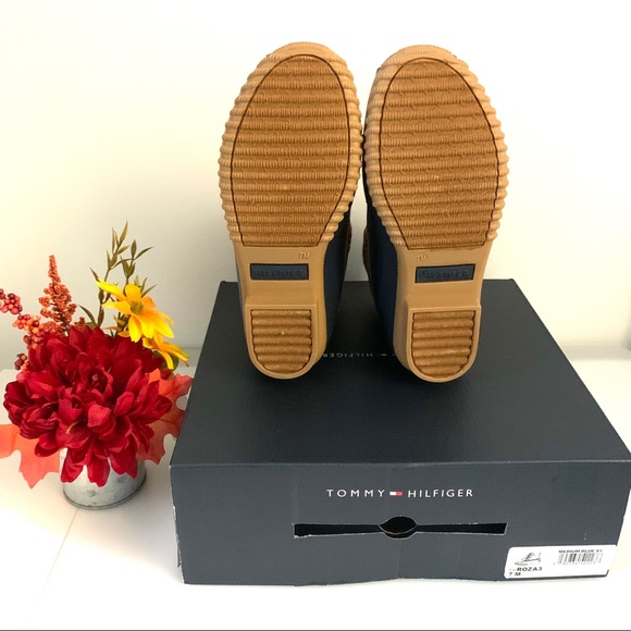 Tommy Hilfiger Roza3 Duck Boot - Picture 8 of 9